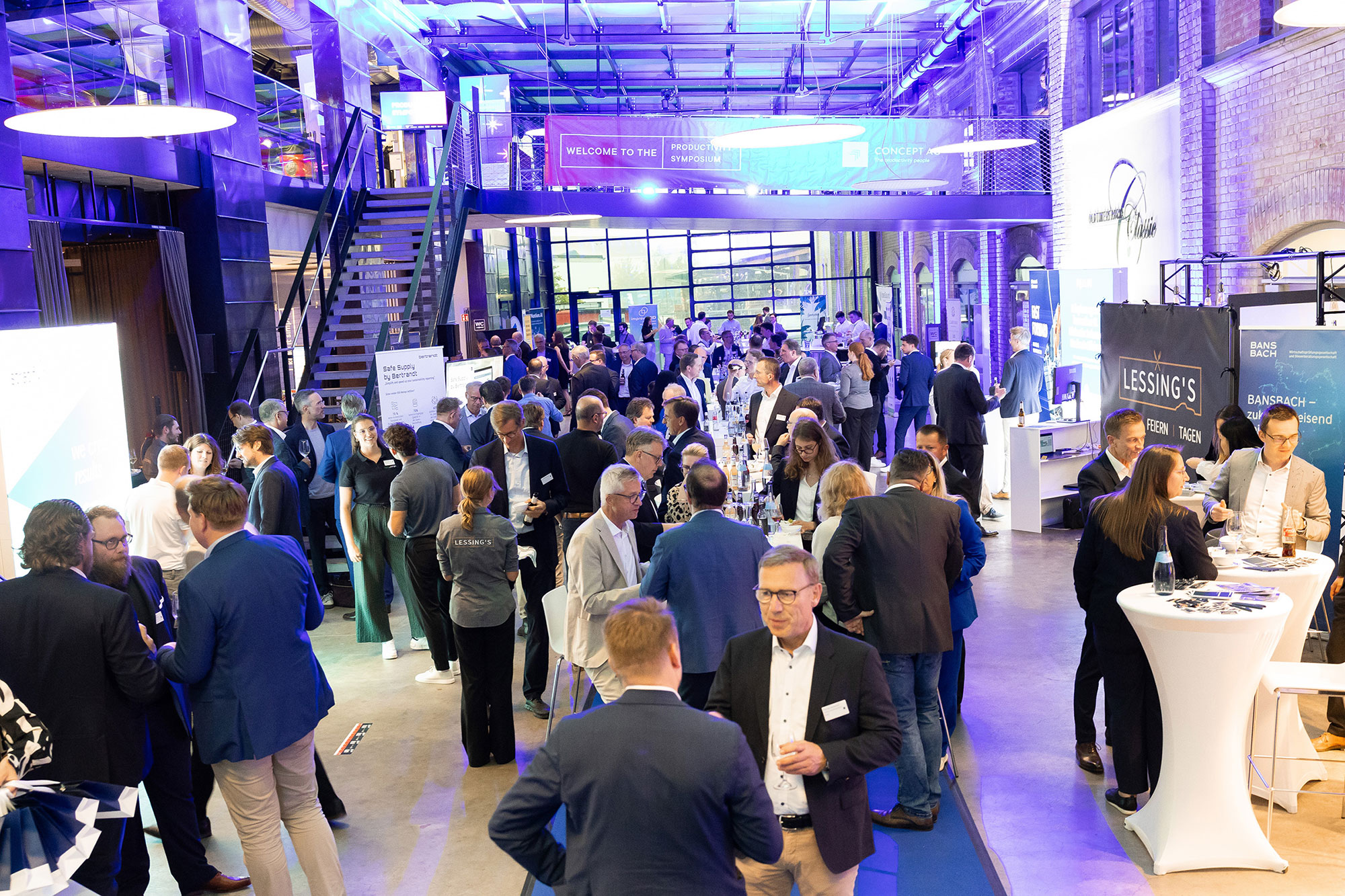 Illuminated  Beleuchteter Ausstellungsbereich des Productivity Symposiums 2024